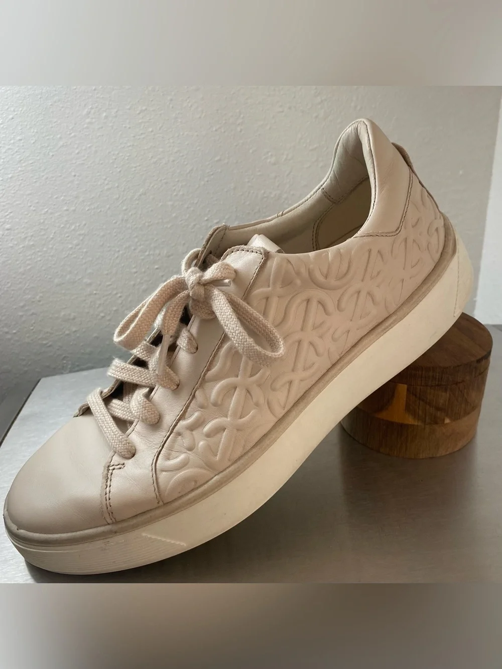ECCO WOMENS NEUTRAL EMBOSSED PLATFORM LACE UP SNEAKERS